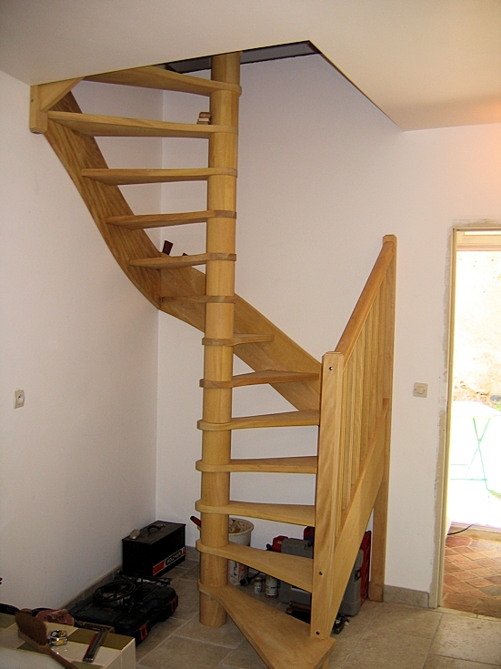 Escalier hélicoidal en bois exotique