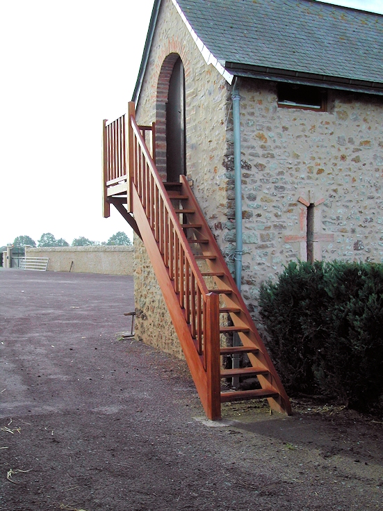 Escalier droit en Iroko