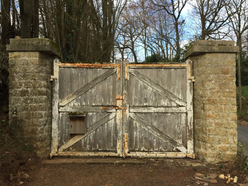 Portail en chêne avant travaux