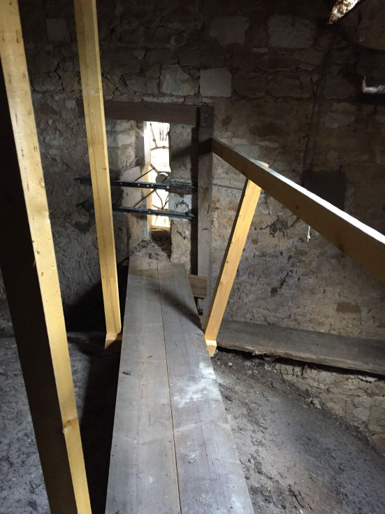 Passerelle technique pour église